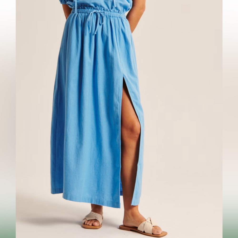 Tie-waist maxi skirt with seamless fabric V-neck bodysuit